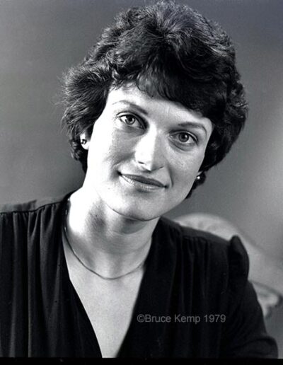 Marianne Clift - Singer LR